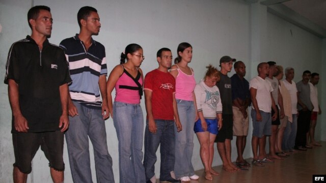 Grupo de indocumentados cubanos. Archivo