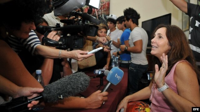 Mariela Castro responde preguntas a periodistas durante una conferencia de prensa en La Habana. Foto Archivo.