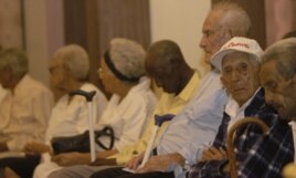 Ancianos de más de 100 años en un Encuentro Internacional de Centenarios.