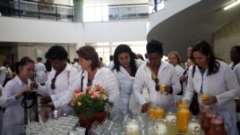 Médicos cubanos llegan al aeropuerto de Brasilia. Archivo.