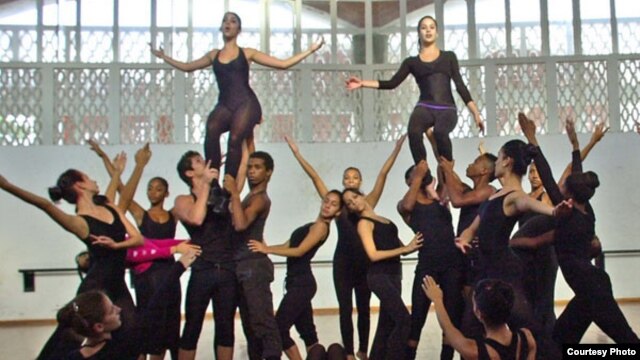 Estudiantes de la escuela Nacional de Danza, perteneciente a la ENA