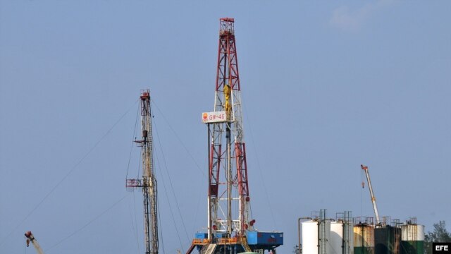 Pozo de petróleo en el litoral norte de La Habana