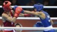 El cubano Robeisy Ramirez (azul) ante el mongol Tugstsogt Nyambayar en el combate de boxeo categoría de peso mosca 52 kgs de los Juegos Olímpicos de Londres 2012, en Londres, Inglaterra.
