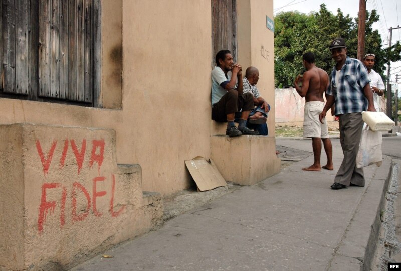 Al gobierno cubano no le conviene tener a cientos de miles de cubanos sin empleo, sin dinero y sin futuro.