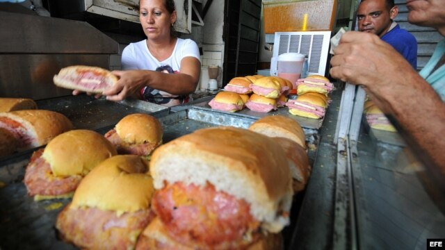 Cafetería de cuentapropistas en Cuba