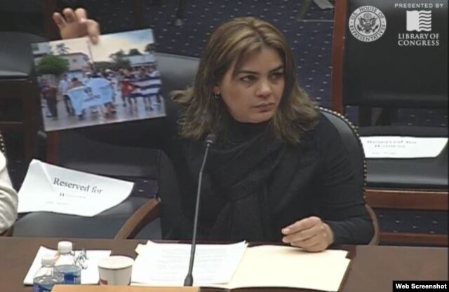 Sara Marta Fonseca habla en el Congreso de EEUU.