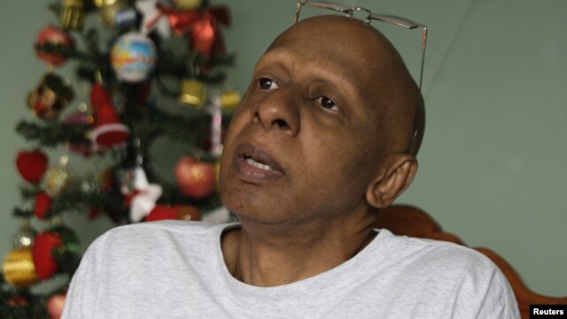 Aerchivo - Guillermo Farinas en su casa en Santa Clara, Cuba.  