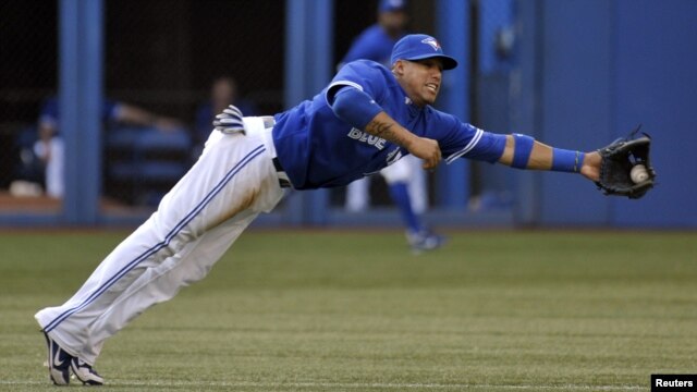 Archivo - Yunel Escobar, en un partido entre los Azulejos de Toronto y los Angelinos 