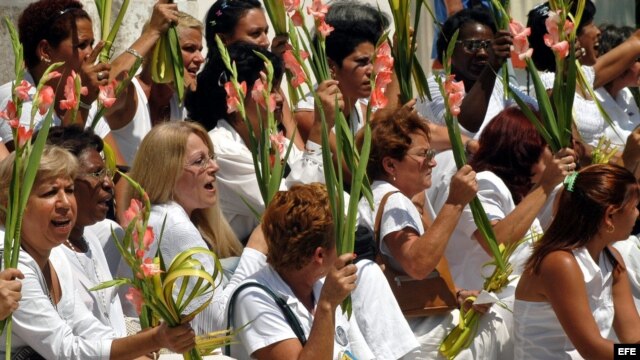 Fotografía de archivo de las Damas de Blanco. EFE/Enrique de la Osa