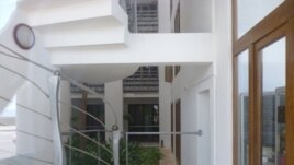 Interior de un nuevo edificio para la élite ¿Le recuerda los de microbrigadas?
