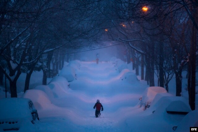 Washington sepultada bajo la nieve por la tormenta Jonas. EFE