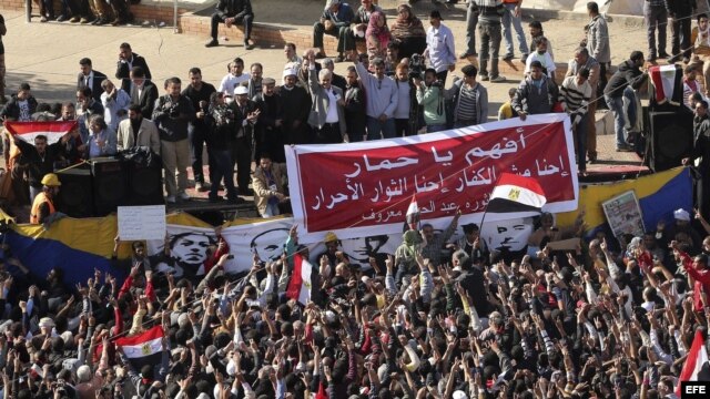 Protestas contra el presidente Mursi en la plaza Tahrir, en El Cairo, Egipto