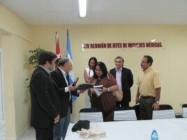 El gobernador de la provincia argentina de El Chaco negocia en la capital cubana el envío de médicos cubanos a "El Impenetrable".