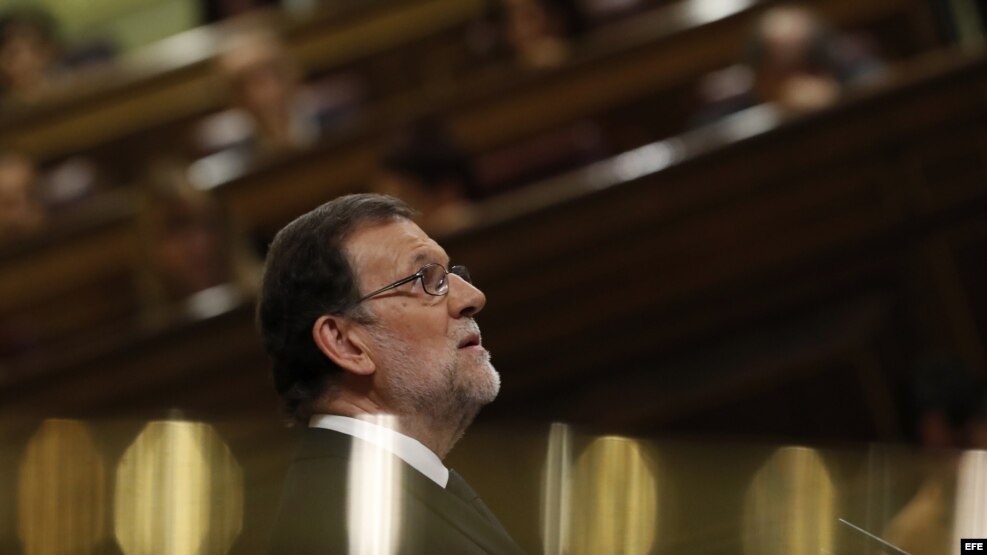 - El líder del PP y presidente del Gobierno en funciones, Mariano Rajoy, durante su intervención en el debate de su investidura, esta tarde en la Cámara Baja.