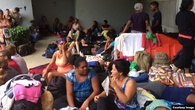 Cubanos migrantes en la frontera entre Costa Rica y Nicaragua. (Foto: CB24)
