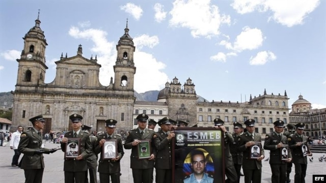 Policías colombianos abogan por la libertad de colegas secuestrados. Archivo.