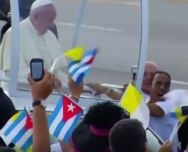 El Papa bendice a Zaqueo Báez
