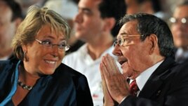 Michelle Bachelet (en la foto con Raúl Castro)  