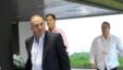 El jefe de la delegación de paz del Gobierno colombiano, Humberto de la Calle (c), en el Palacio de Convenciones hoy, domingo 26 de mayo de 2013, en La Habana (Cuba).