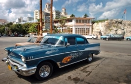 Uno de los almendrones que circulan en Cuba. Este Chevrolet '57 personalizado podría valer un Potosí.