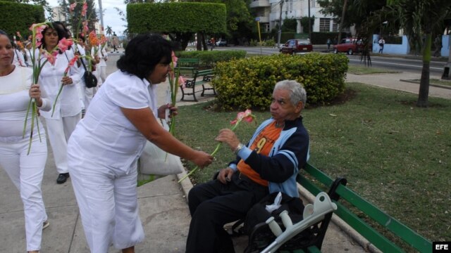 MARCHA DE LAS DAMAS DE BLANCO CUBANAS. FOTOGRAFÍA DE ARCHIVO