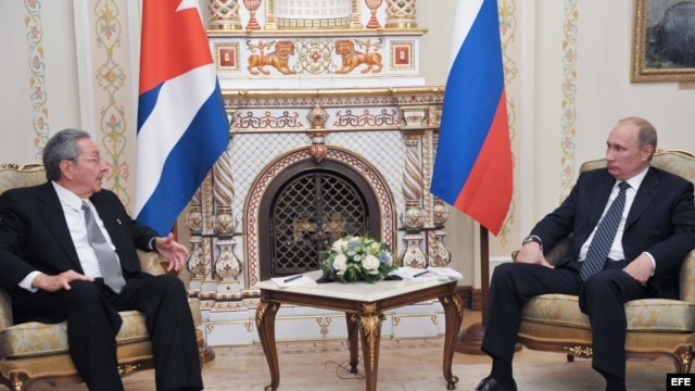 Coincidiendo con la visita de Raúl Castro a Rusia en julio pasado, la petrolera Zarubezhneft reprogramó para noviembre de 2012 sus planes de exploración en la isla.