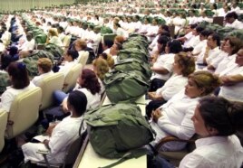 Los médicos cubanos hacen su práctica en Cuba o en el extranjero.