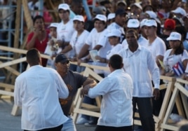 Andrés Carrión fue detenido por gritar !Abajo el comunismo! durante la visita de Benedicto XVI