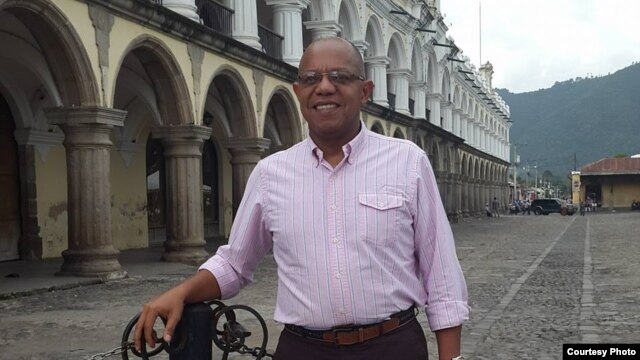 "Mi país está controlado en estos momentos por los cubanos, mis fuerzas armadas están controladas por las Fuerzas Armadas Revolucionarias (de Cuba)", Gustavo Azócar, periodista venezolano.