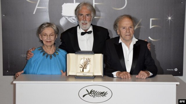 Director Haneke con los protagonistas de su película Amour
