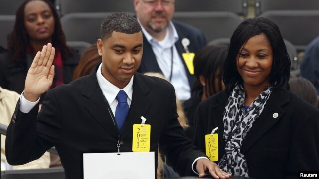Serpico Elliot y Delandra Rollins sustituyen a Obama y Michelle en el ensayo de la ceremonia. 