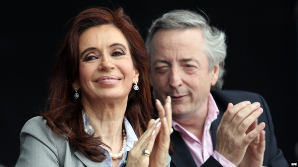 Las denuncias de corrupción que involucran al matrimonio Kirchner han ido creciendo en Argentina. Foto Archivo