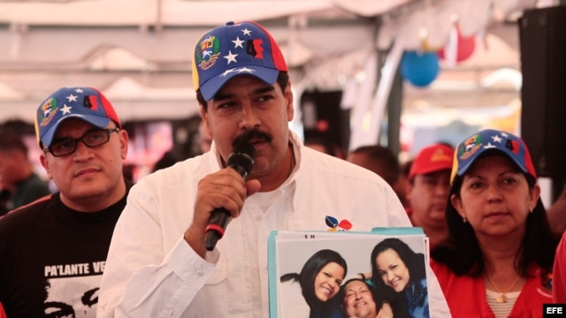 Fotografía de hoy, sábado 16 de febrero de 2013, por Prensa Miraflores del vicepresidente venezolano, Nicolás Maduro