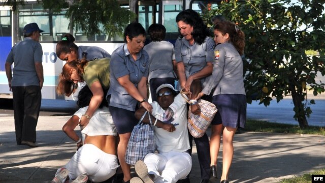 El arresto de las Damas de Blanco. Foto Archivo