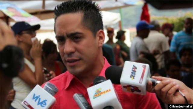 Robert Serra, militante del oficialista Partido Socialista Unido de Venezuela.