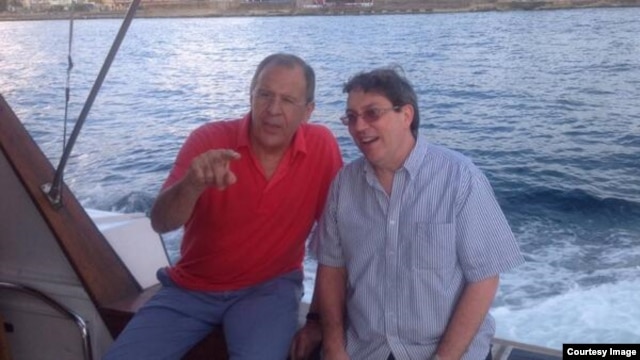 El canciller ruso Serguei Lavrov y su colega cubano Bruno Rodríguez