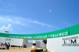 Funcionarios de la estación migratoria de Acayucan en Veracruz fueron denunciados por extorsionar a cubanos.