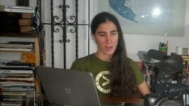 Yoani Sánchez, en su apartamento