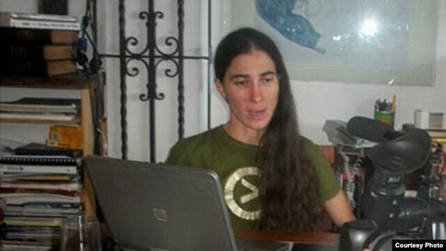 Yoani Sánchez, en su apartamento