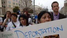 Miembros del Movimiento por una Reforma para la Inmigración Igualitaria se manifiestan 