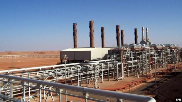 Imagen cedida por la petrolera British Petroleum (BP) el 16 de enero de 2013 que muestra a la central de gas de Amenas, Argelia.