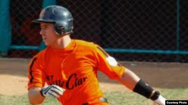 Aledmys Díaz cuando jugaba por Villa Clara en la Serie Nacional Cubana
