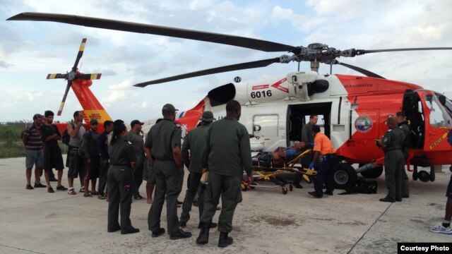 Cubanos rescatados en Cayo Lobo