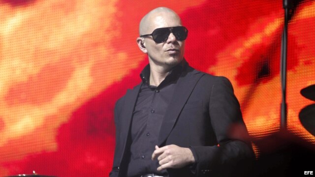 El cantante estadounidense de origen cubano Armando Christian Pérez , más conocido como Pitbull