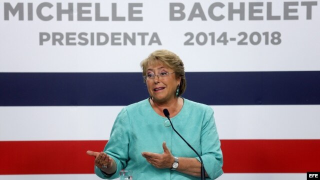 Michelet Bachelet ofrece rueda de prensa a medios extranjeros 