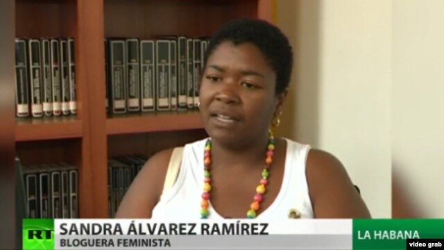 Sandra Álvarez tiene un blog titulado “Cubana negra tenía que ser” en el que combate la discriminación racial en la isla.