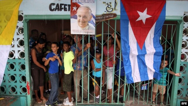 Tras el paso del papa Francisco comenzó la lluvia en Santiago de Cuba.