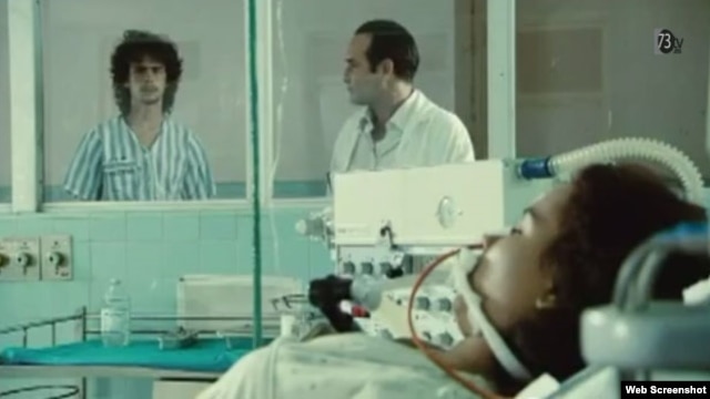 En el filme "Boleto al Paraíso" jóvenes cubanos tratan de contraer el VIH para escapar de la represión y las penurias.