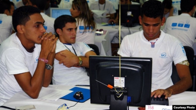 Estudiantes de la Universidad de Ciencias Informáticas (UCI).