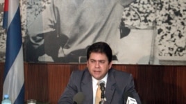 Archivo - Embajador cubano Alejandro Galiano 